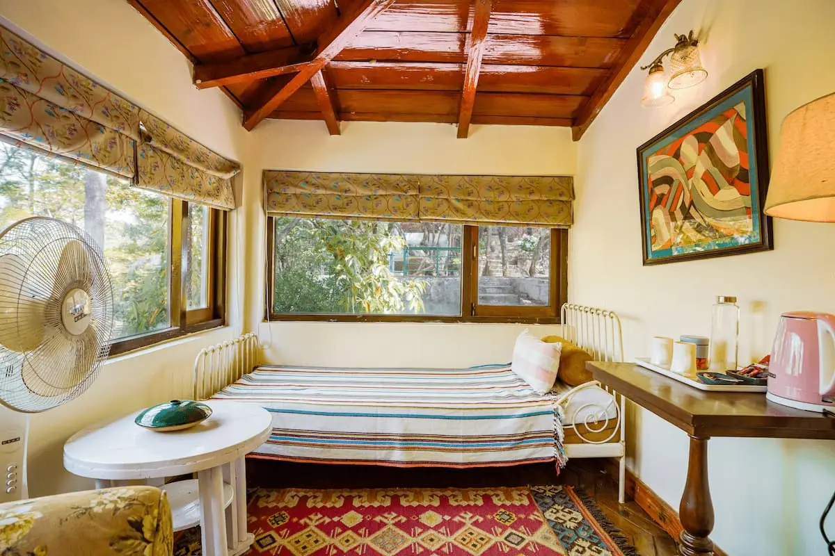 Day-bed nook with garden windows in the Family Loft Room, Two Chimneys Gethia