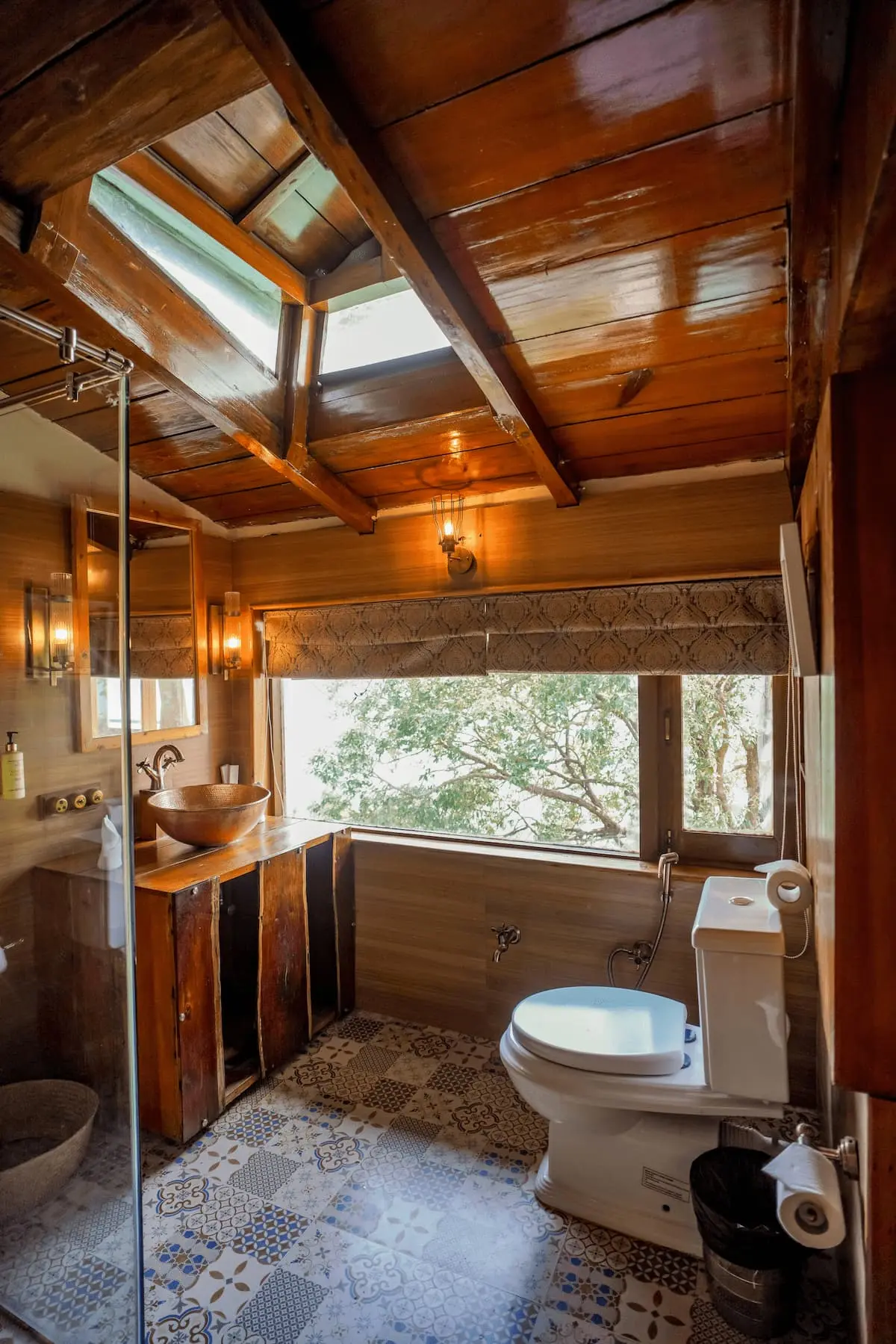 Bathroom with skylight and tree-view window in the Superior Cottage Room, Two Chimneys Gethia